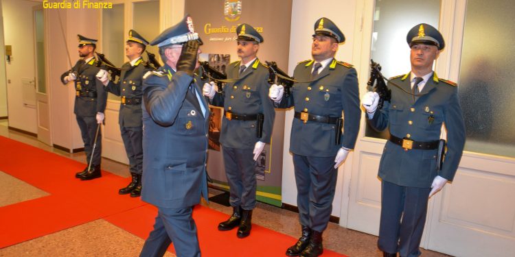 Mantova, il comandante regionale della Guardia di Finanza in ispezione al Comando provinciale
