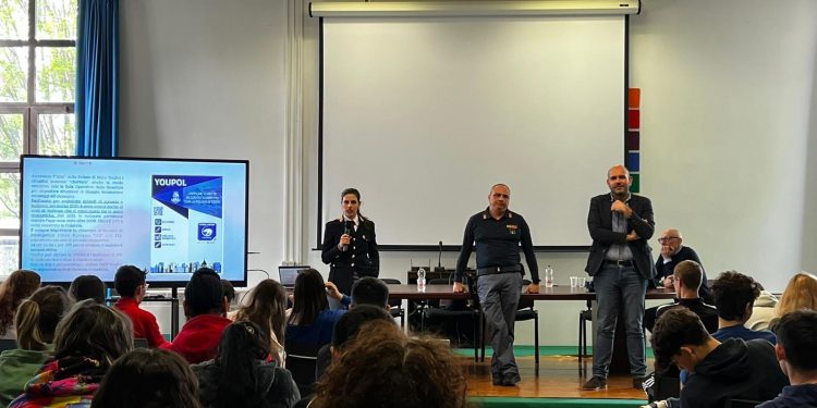 Gazoldo, la Polizia di Stato incontra 200 studenti dell’istituto superiore Falcone