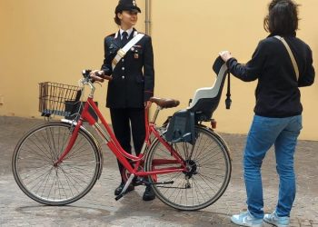 Rapina impropria, furto e porto di strumenti atti a offendere: denunce dei Cc