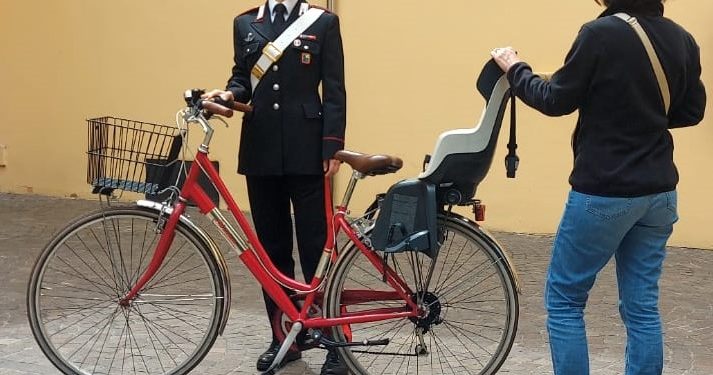 Rapina impropria, furto e porto di strumenti atti a offendere: denunce dei Cc