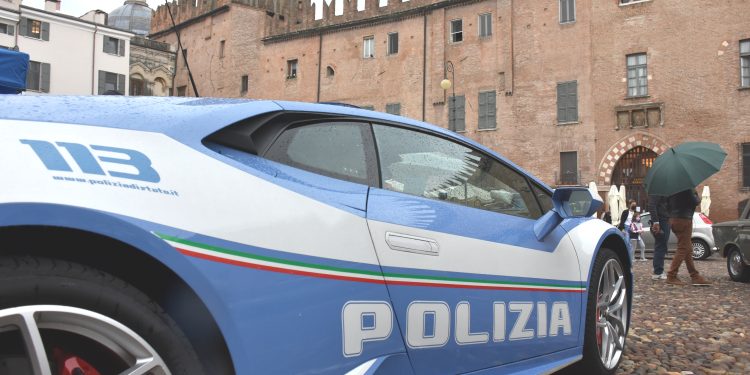 Per il compleanno del Parco del Mincio a Mantova la Lamborghini della polizia