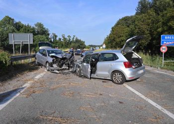 Frontale tra due auto sul confine tra Castiglione e Lonato: muore un 16enne