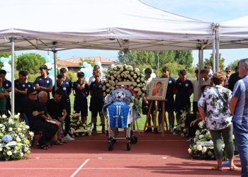 Centinaia di persone per l’estremo saluto al giovane Lorenzo Cela