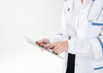 Lucia Santella cessa l’attività di medico pediatra: al suo posto Monica Filisetti