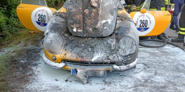 A fuoco una Ferrari del 1967 da due milioni e mezzo di euro