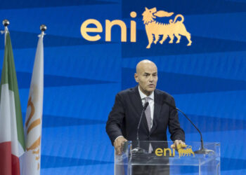 Eni, utile del trimestre a 1,4 miliardi. Descalzi: “Risultati solidi”. Ma rivisti investimenti 2025 per dazi