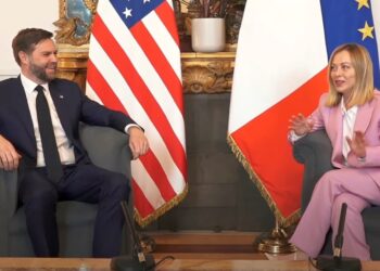 Meloni vede Vance, ‘dialoga’ per Ue ma non può negoziare. Trump valuta incontro con Vdl