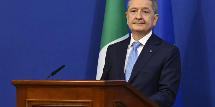 Incertezza sui dazi, costano un punto di Pil mondiale. Panetta: “Siamo davanti a crisi profonda”