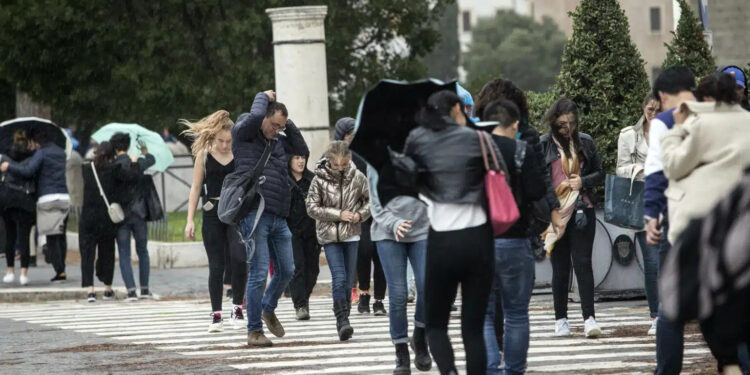 Meteo, esodo vacanziero sotto la pioggia: primo week di agosto con l’ombrello