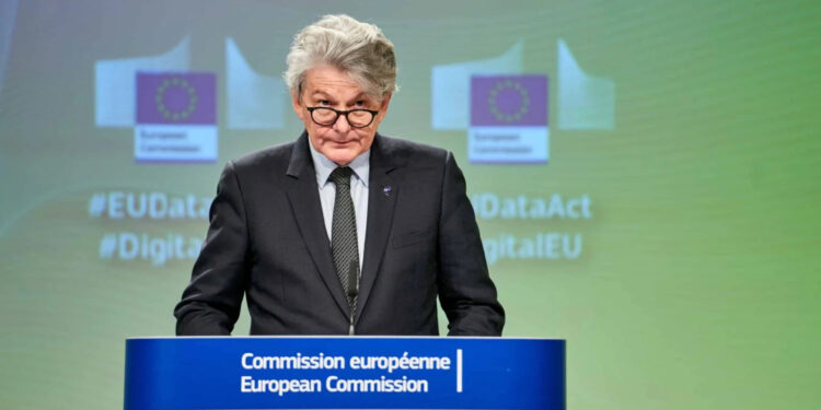 Visto Usa negato a Breton e altri 4, Ue contro Trump: “Non ci lasciamo intimidire”