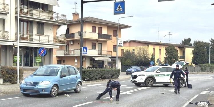 Investito mentre attraversa a piedi la Goitese: grave un 72enne