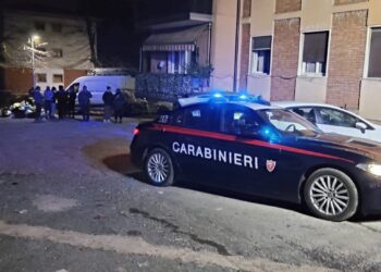 Incendio in una palazzina: evacuati 50 residenti
