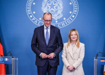 Meloni e Merz scuotono Ue. La premier: “Sia protagonista del suo destino, non lo subisca”