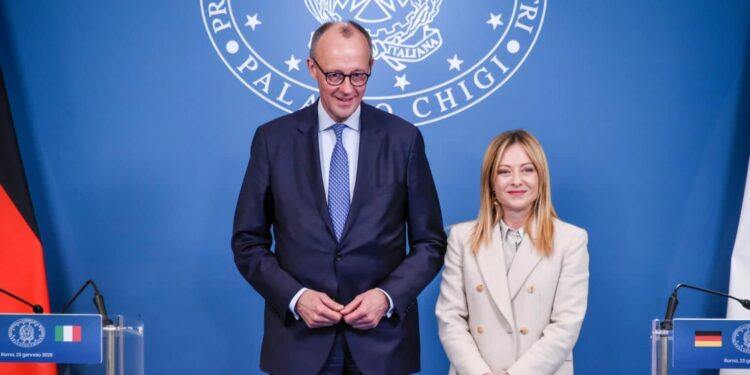 Meloni e Merz scuotono Ue. La premier: “Sia protagonista del suo destino, non lo subisca”
