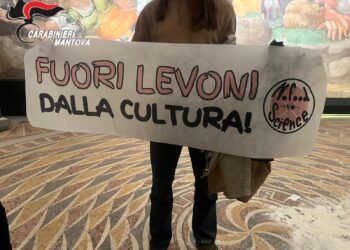 Lanciano farina nella Sala dei Giganti dentro a Palazzo Te: tre nei guai