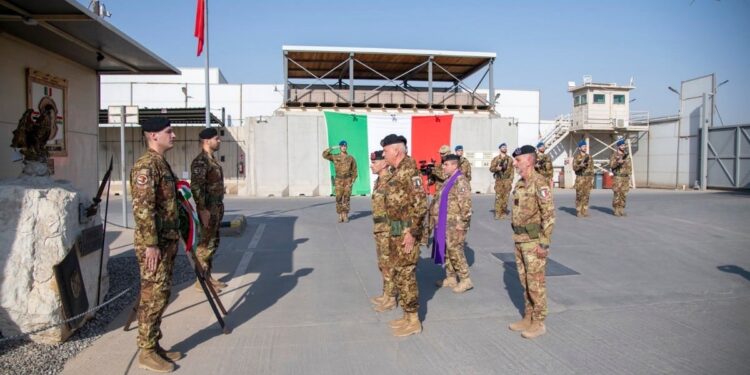 Colpita base militare italiana a Erbil. Crosetto: “Stanno tutti bene, nessun ferito”