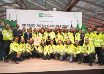 CRANS MONTANA: IL PRESIDENTE FONTANA CONSEGNA AD AREU LA ROSA CAMUNA
