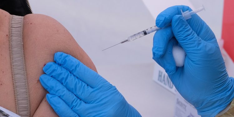 Influenza, ormai sono quasi due milioni i lombardi vaccinati