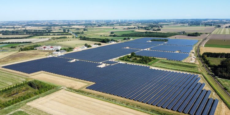 Fs verso autoproduzione di energia: bando da 130 milioni per 20 fotovoltaici