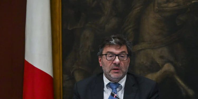 Giorgetti: “Proroga aiuti contro caro energia, ma in forma diversa”