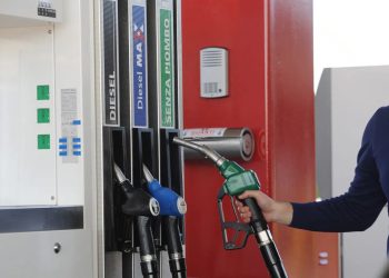 Benzinai revocano seconda giornata di sciopero: “Per gli automobilisti, non per il governo”