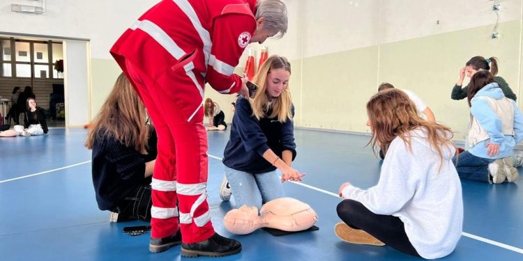 Dai trasporti ai soccorsi all’aiuto ai più deboli: la Croce Rossa a pieno ritmo