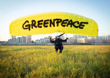 Greenpeace: Italiani bocciano spese militari e vogliono un futuro più green