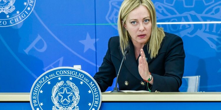 Carburanti, Meloni rivendica le scelte del Governo: “Con taglio accise via altri aiuti”