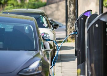 Ue, boom auto elettriche e pompe di calore mettono sotto pressione reti