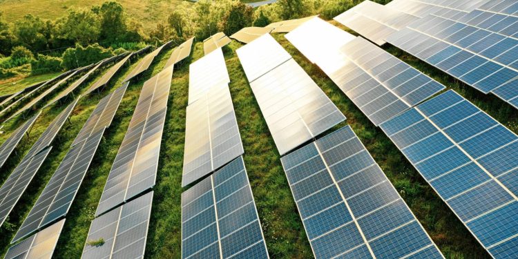 Poste lancia offerta luce e gas: elettricità da rinnovabili e prezzi bloccati 2 anni