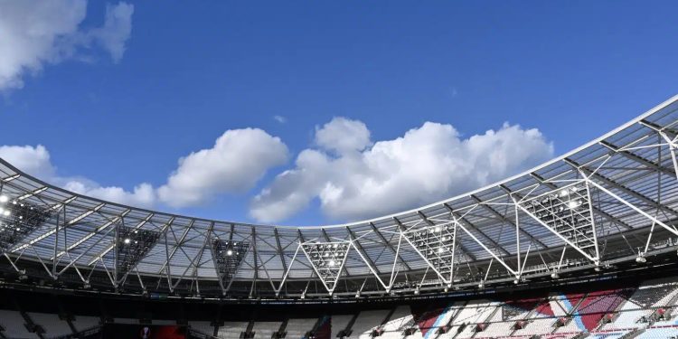 London Stadium coperto di pannelli solari: energia entro fine 2024