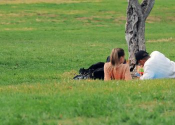 Gli uomini inquinano più delle donne: colpa dello stile di vita