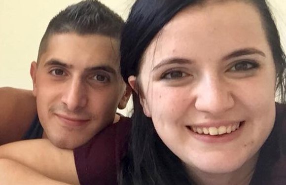 Terribile schianto tra auto e trattore: muore la 27enne Debora Avigni