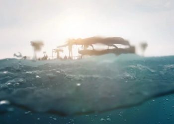 In Costa Azzurra arriva Canua Island: spiaggia galleggiante che allarma gli ambientalisti