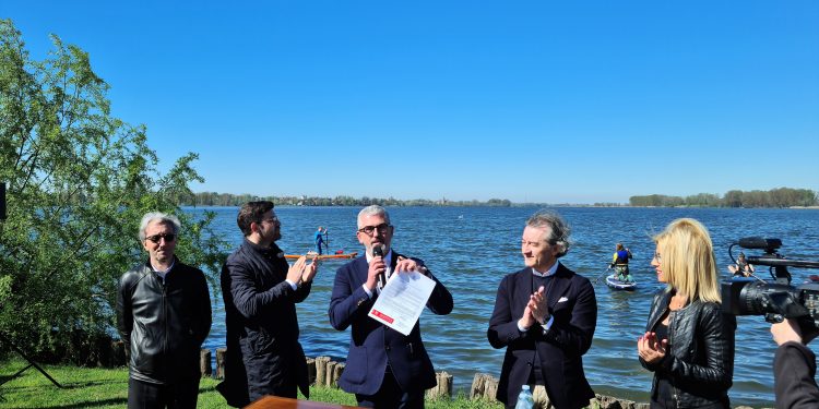 E’ ufficiale: il Lago Superiore di Mantova ora è balneabile
