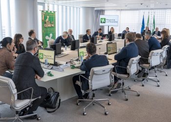 Prima riunione nuova Giunta, presidente Fontana: grande entusiasmo