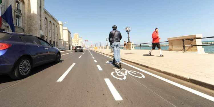 Legambiente: Città lontane da obiettivi 2030 sulla mobilità