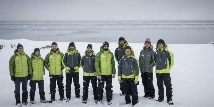 Salvare la ‘memoria’ del ghiacciaio Artico prima che si sciolga: la spedizione alle Svalbard