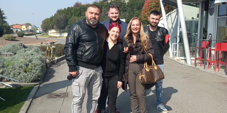 Castiglione: consegnato ad Oleksandr Malaiko il cagnolino che fu di sua figlia Yana