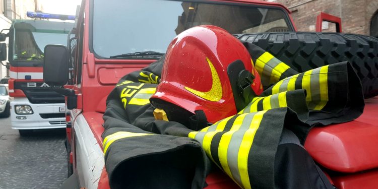 Paura a Volta: mamma chiusa a chiave in camera dai figli di uno e due anni