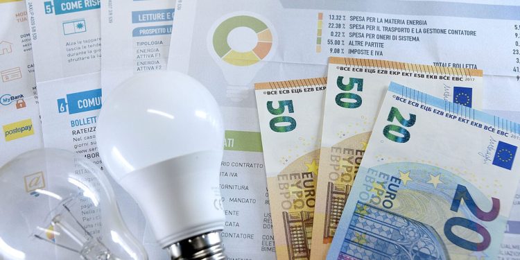 Bollette luce e gas: 4 milioni di italiani vittime di truffa