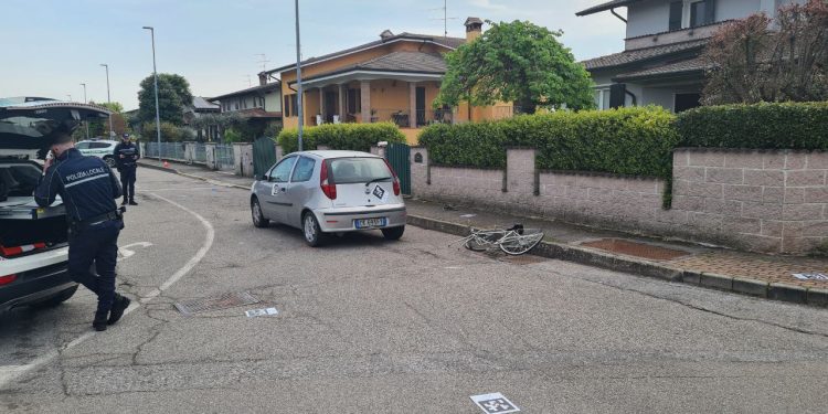 Investito mentre va in bicicletta: muore veterinario di 84 anni