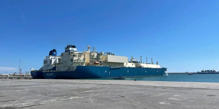 Al via prima fase di test per rigassificatore Piombino. Pichetto: “Grande servizio per il Paese”