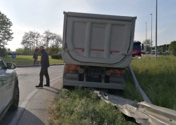 Malore mentre è a bordo del camion: muore il 49enne Matteo Nardi