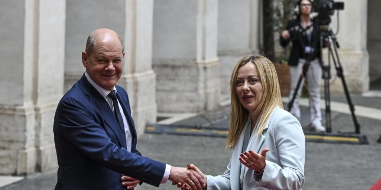 Meloni incontra Scholz: “Italia-Germania, grandi convergenze sul Piano Mattei per l’Africa”