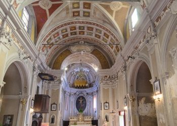 Castelgrimaldo, i parrocchiani e il parroco a caccia di fondi per la chiesa