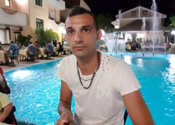 Papà di due bambini muore in ospedale tre giorni dopo l’incidente in moto