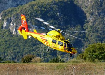 Investito mentre pedala sulle colline: ciclista 49enne via in elisoccorso