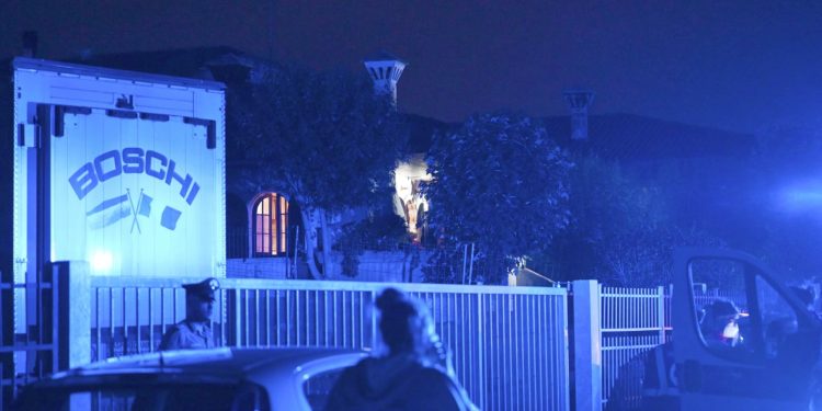 Spara al genero e poi a se stesso: un 75enne e un 47enne in ospedale