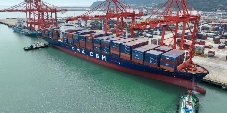 Decarbonizzare i trasporti marittimi costa 3 trilioni di dollari. Si punta a idrogeno